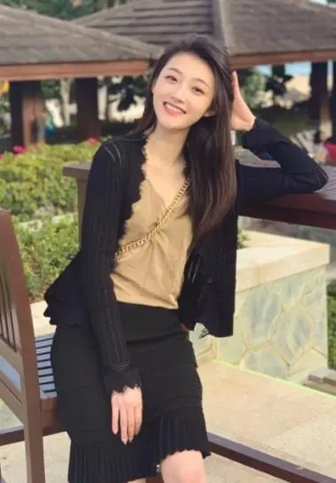 《肉欲同栖生活》：禁忌之恋？都市男女欲望交织下的情感漩涡！